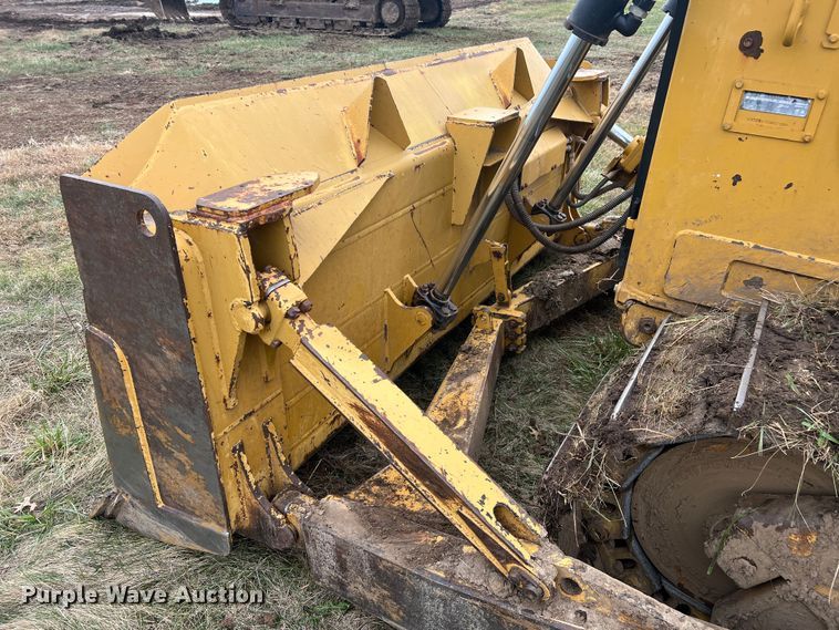 image for item JU9867 2012 Caterpillar D6T XL  dozer