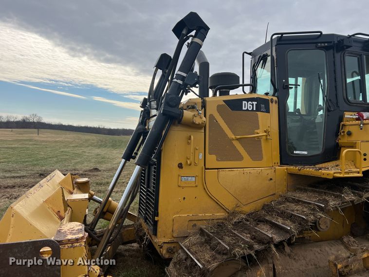 image for item JU9867 2012 Caterpillar D6T XL  dozer