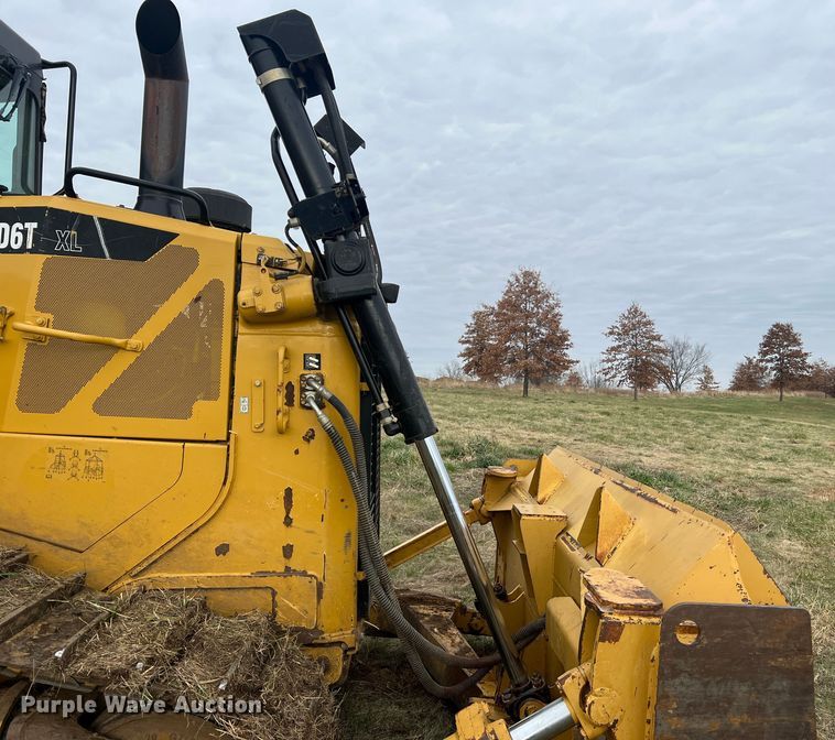 image for item JU9867 2012 Caterpillar D6T XL  dozer