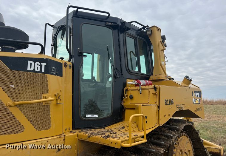 image for item JU9867 2012 Caterpillar D6T XL  dozer