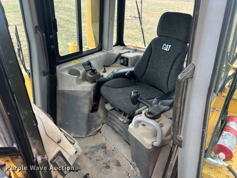 image for item JU9867 2012 Caterpillar D6T XL  dozer