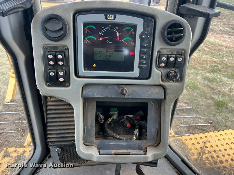 image for item JU9867 2012 Caterpillar D6T XL  dozer