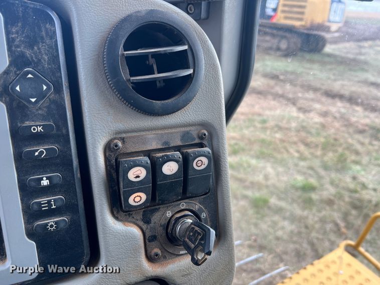 image for item JU9867 2012 Caterpillar D6T XL  dozer