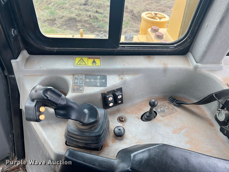 image for item JU9867 2012 Caterpillar D6T XL  dozer