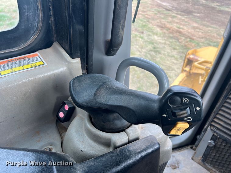 image for item JU9867 2012 Caterpillar D6T XL  dozer