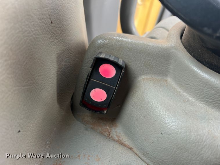 image for item JU9867 2012 Caterpillar D6T XL  dozer