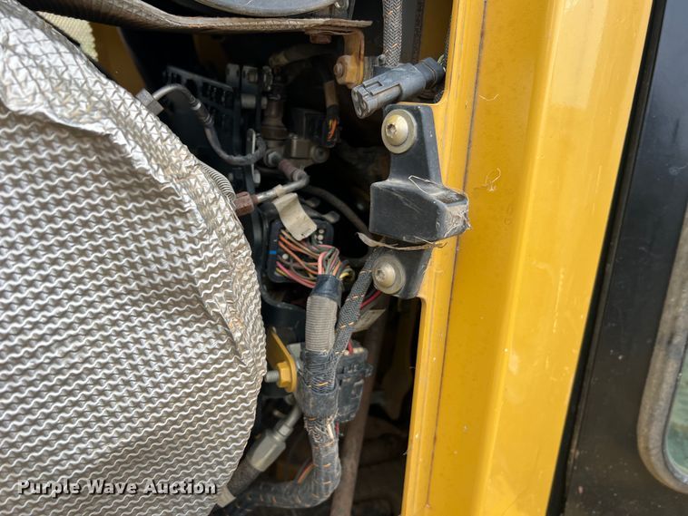 image for item JU9867 2012 Caterpillar D6T XL  dozer