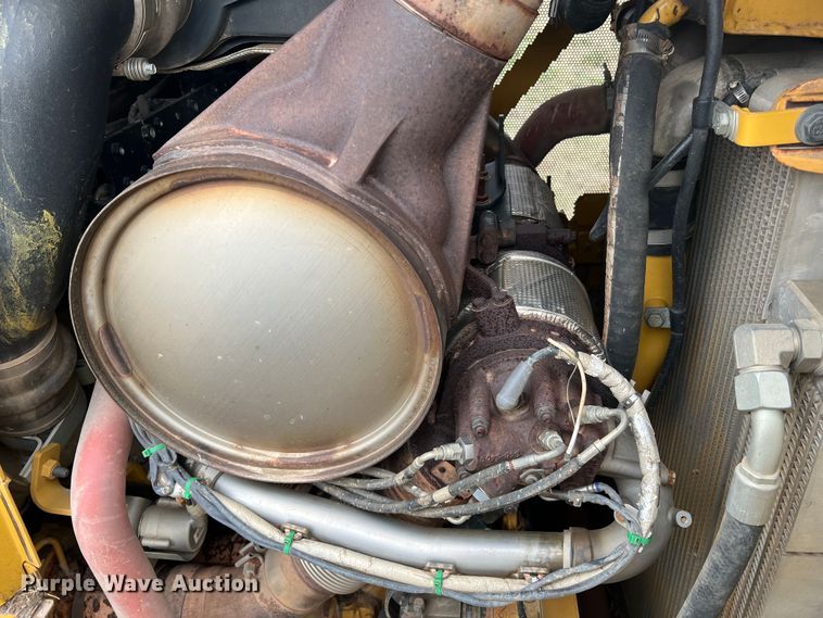 image for item JU9867 2012 Caterpillar D6T XL  dozer