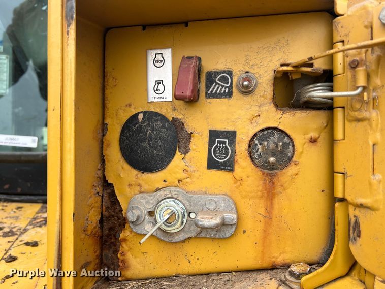 image for item JU9867 2012 Caterpillar D6T XL  dozer