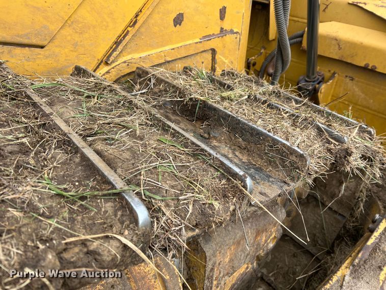 image for item JU9867 2012 Caterpillar D6T XL  dozer