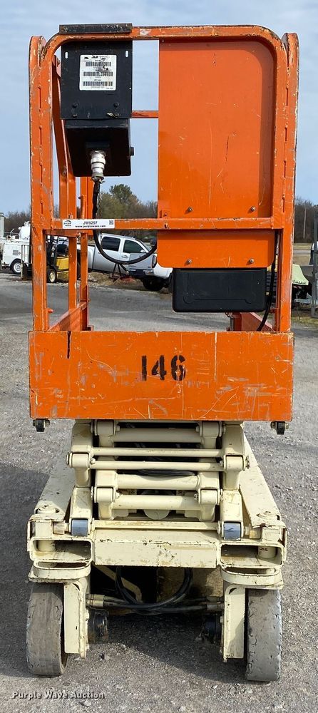 image for item JW9297 JLG 2032E2  scissor lift