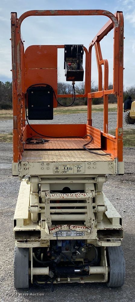 image for item JW9297 JLG 2032E2  scissor lift
