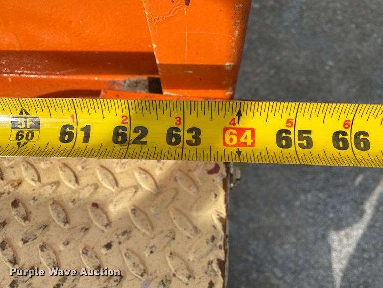 image for item JW9297 JLG 2032E2  scissor lift