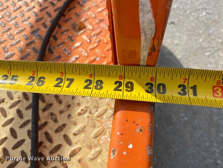 image for item JW9297 JLG 2032E2  scissor lift