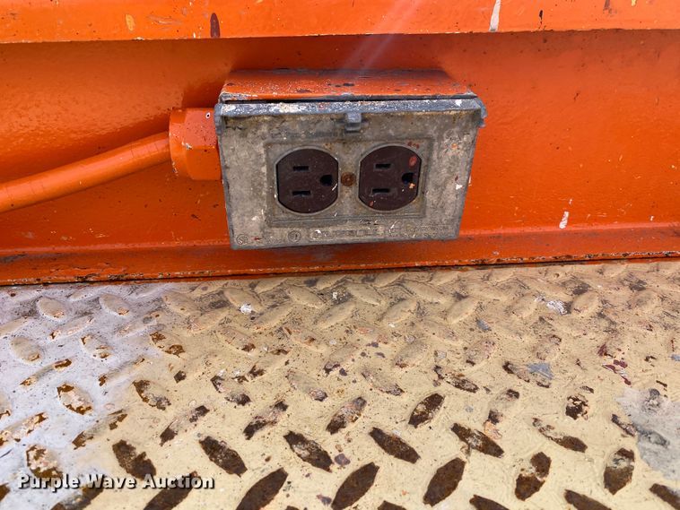 image for item JW9297 JLG 2032E2  scissor lift