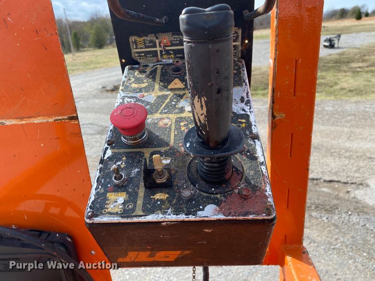 image for item JW9297 JLG 2032E2  scissor lift