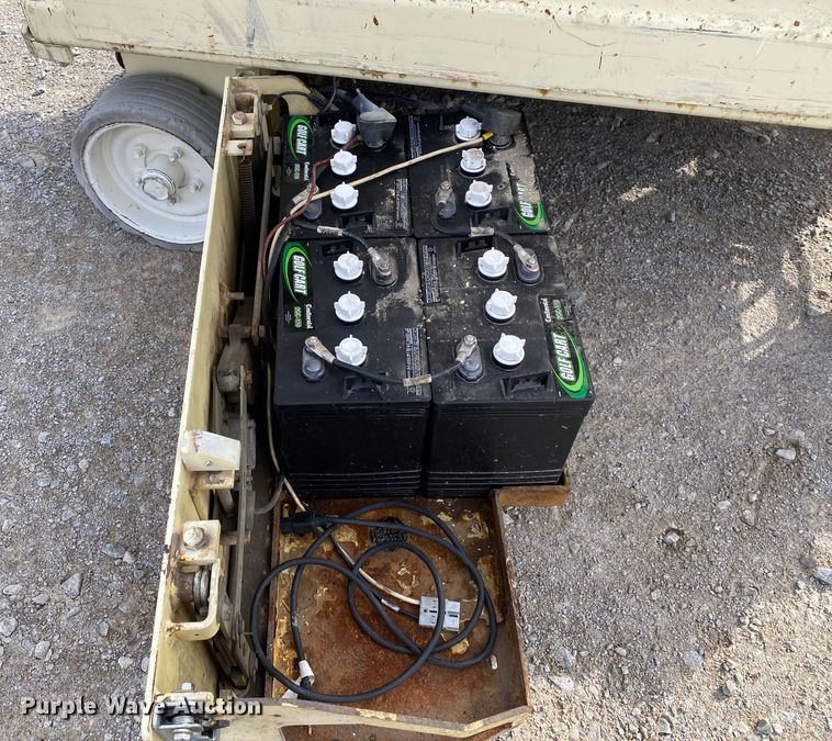 image for item JW9297 JLG 2032E2  scissor lift