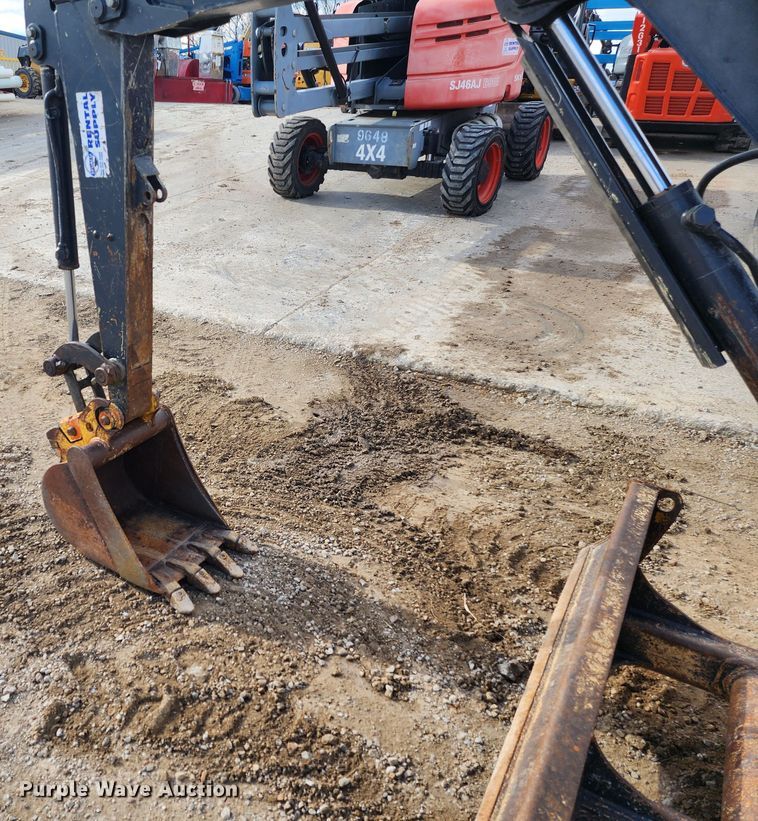 image for item JW9953 2013 John Deere 27D  mini excavator