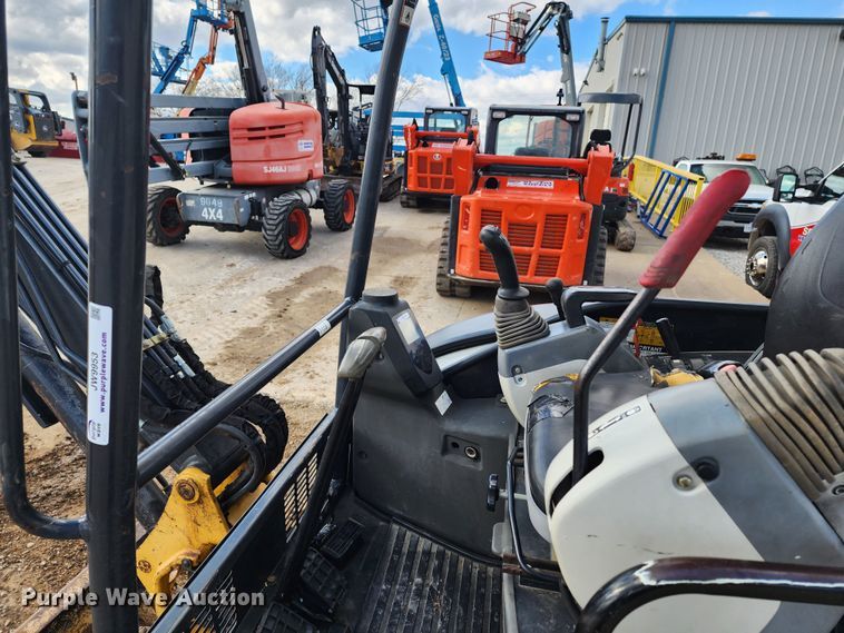 image for item JW9953 2013 John Deere 27D  mini excavator