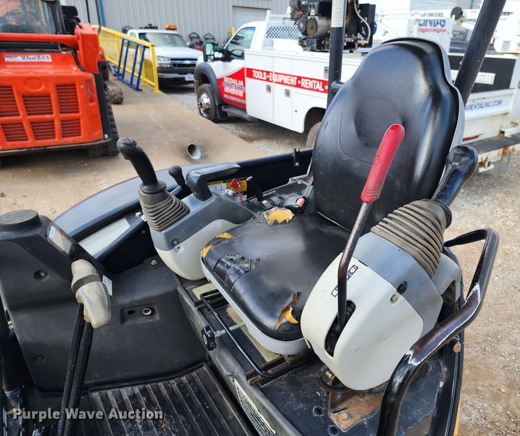 image for item JW9953 2013 John Deere 27D  mini excavator