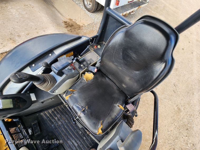 image for item JW9953 2013 John Deere 27D  mini excavator