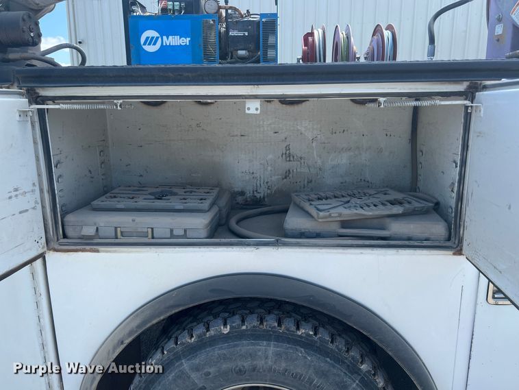 image for item JX9269 2005 Kenworth T300  utility / service truck