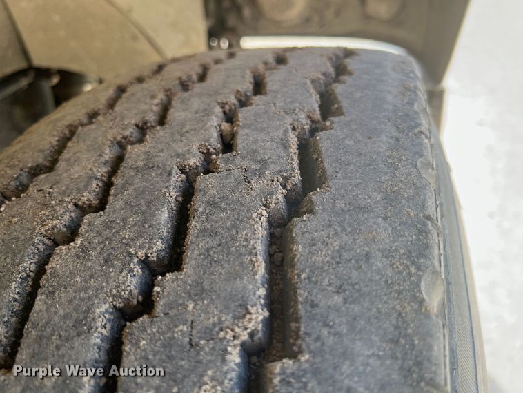 image for item JX9269 2005 Kenworth T300  utility / service truck