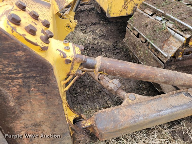 image for item KB9933 2012 Komatsu D65WX-17  dozer