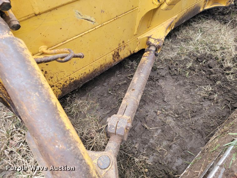 image for item KB9933 2012 Komatsu D65WX-17  dozer