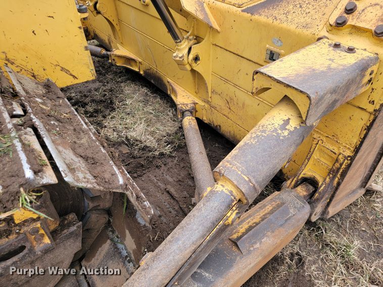 image for item KB9933 2012 Komatsu D65WX-17  dozer