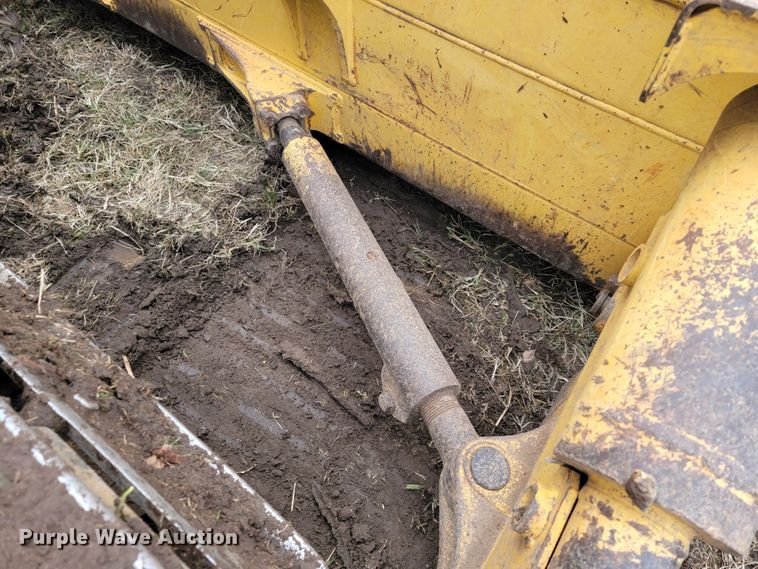 image for item KB9933 2012 Komatsu D65WX-17  dozer