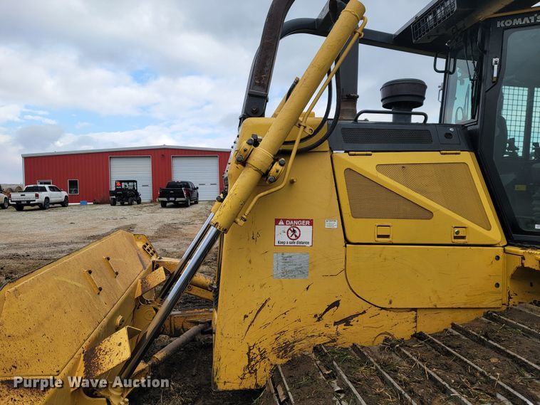 image for item KB9933 2012 Komatsu D65WX-17  dozer