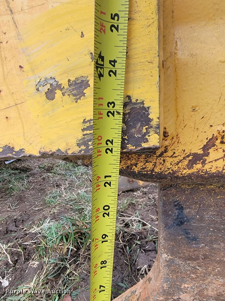 image for item KB9933 2012 Komatsu D65WX-17  dozer