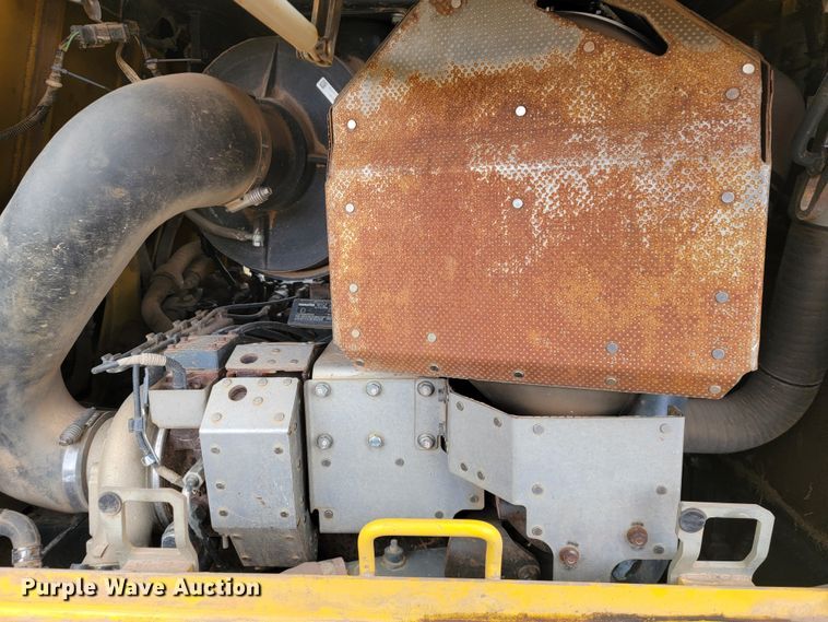 image for item KB9933 2012 Komatsu D65WX-17  dozer