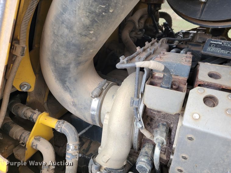 image for item KB9933 2012 Komatsu D65WX-17  dozer