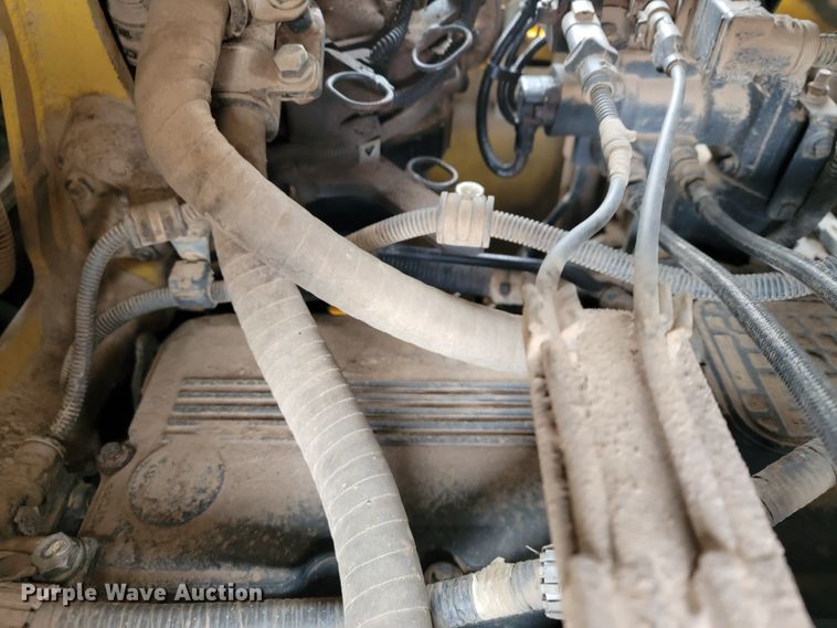 image for item KB9933 2012 Komatsu D65WX-17  dozer