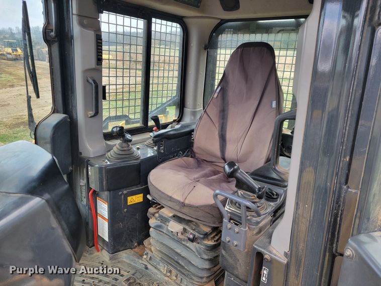 image for item KB9933 2012 Komatsu D65WX-17  dozer