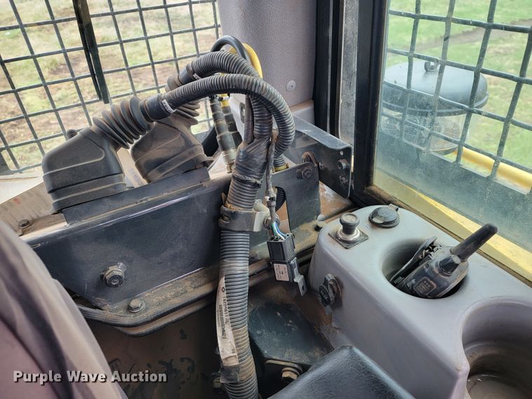 image for item KB9933 2012 Komatsu D65WX-17  dozer