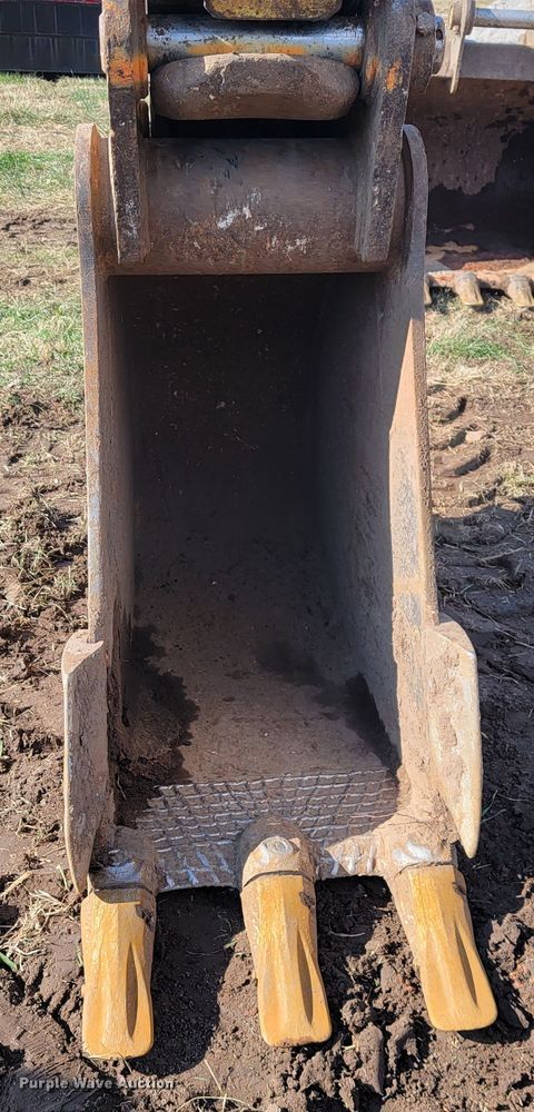 image for item KB9940 2018 Komatsu PC238USLC-11  excavator