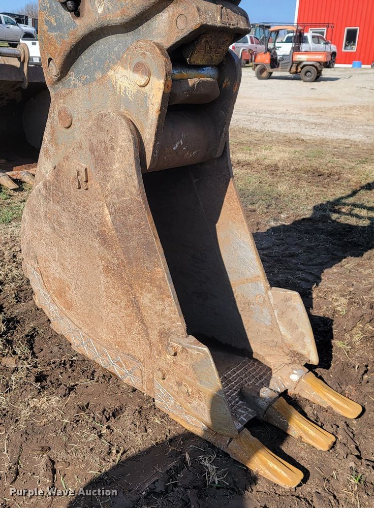 image for item KB9940 2018 Komatsu PC238USLC-11  excavator