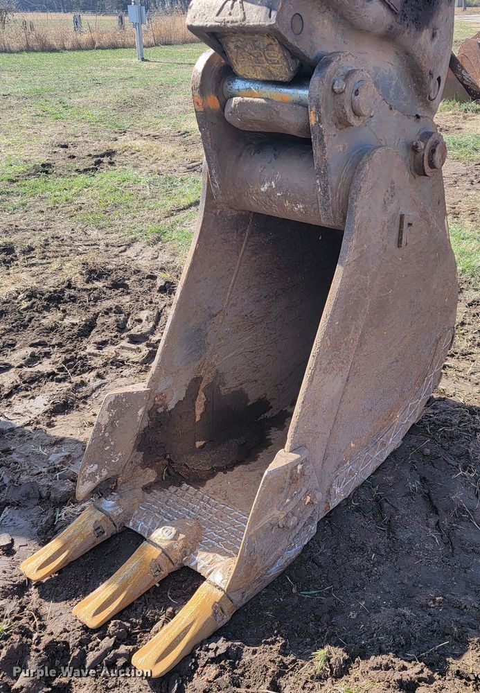 image for item KB9940 2018 Komatsu PC238USLC-11  excavator