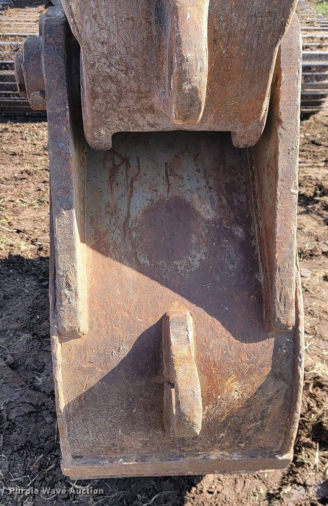 image for item KB9940 2018 Komatsu PC238USLC-11  excavator