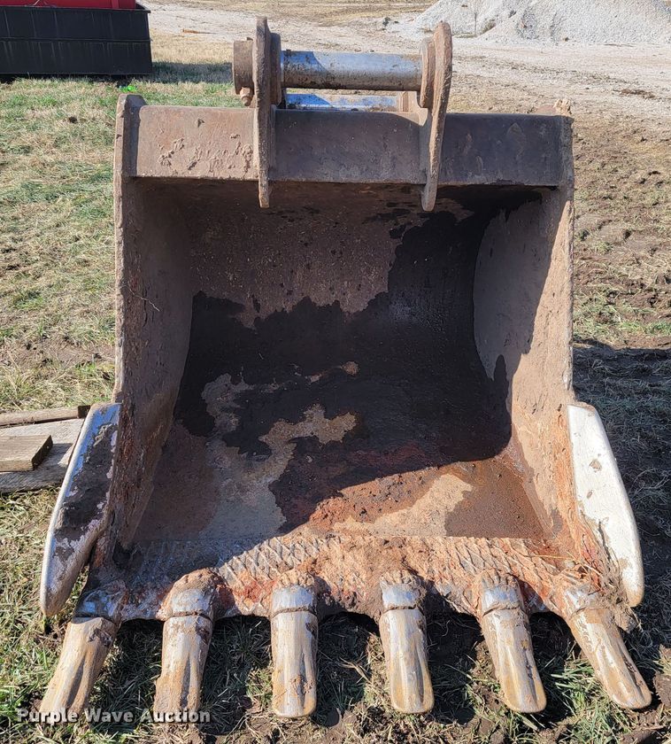 image for item KB9940 2018 Komatsu PC238USLC-11  excavator