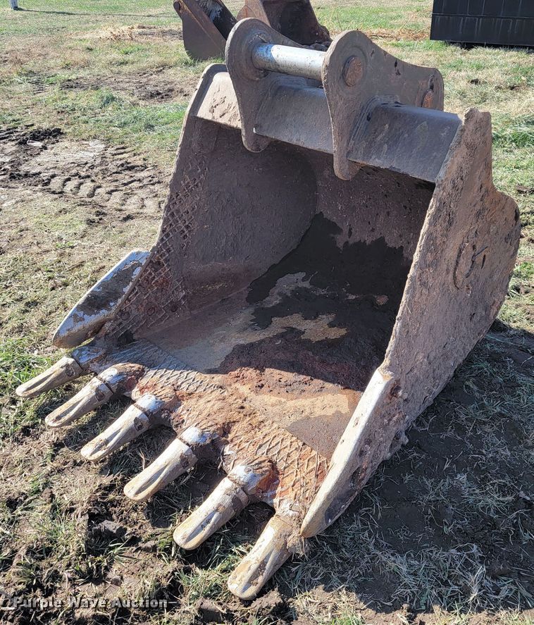 image for item KB9940 2018 Komatsu PC238USLC-11  excavator