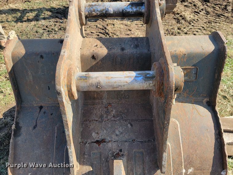 image for item KB9940 2018 Komatsu PC238USLC-11  excavator