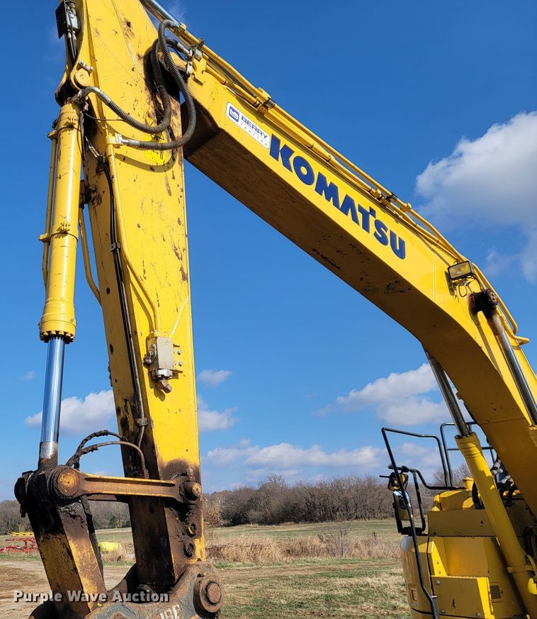 image for item KB9940 2018 Komatsu PC238USLC-11  excavator