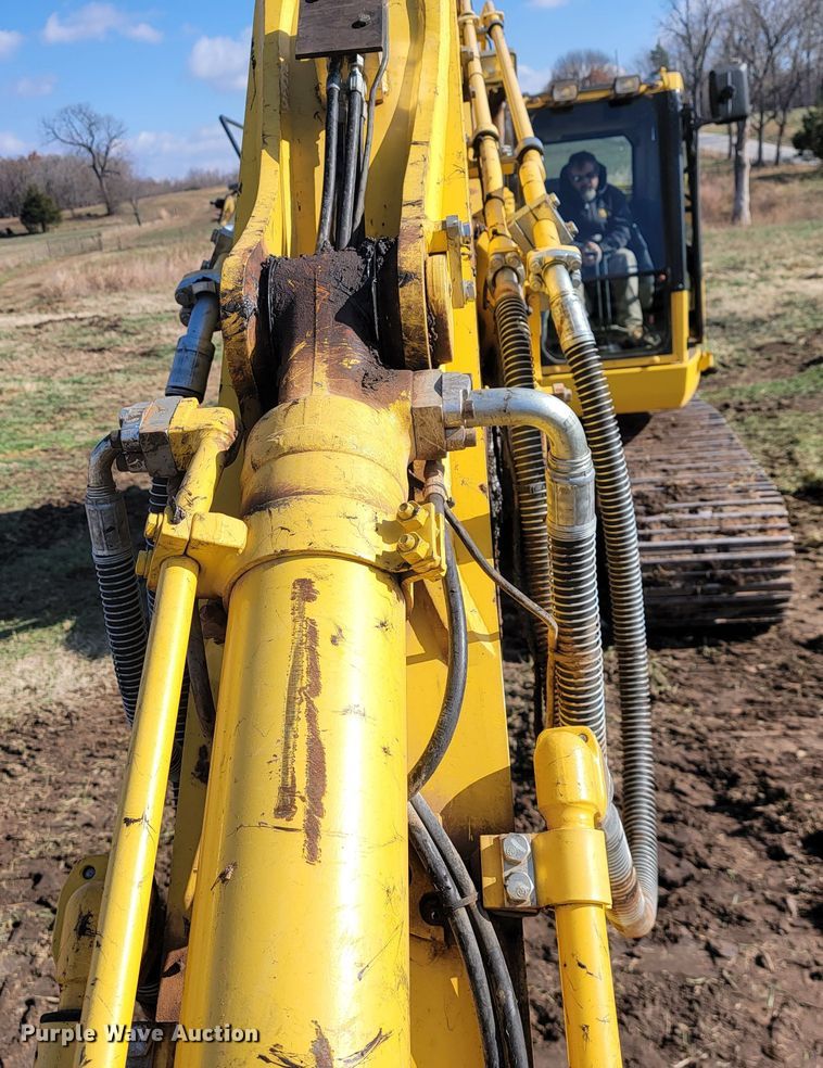 image for item KB9940 2018 Komatsu PC238USLC-11  excavator