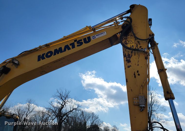 image for item KB9940 2018 Komatsu PC238USLC-11  excavator