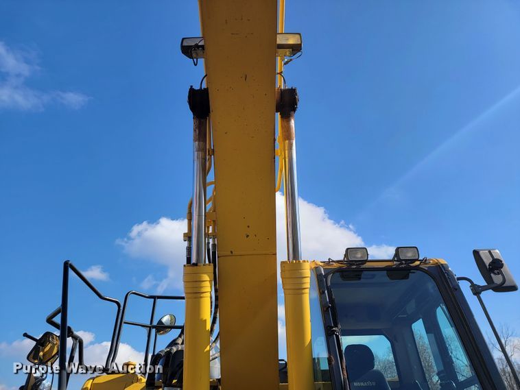 image for item KB9940 2018 Komatsu PC238USLC-11  excavator