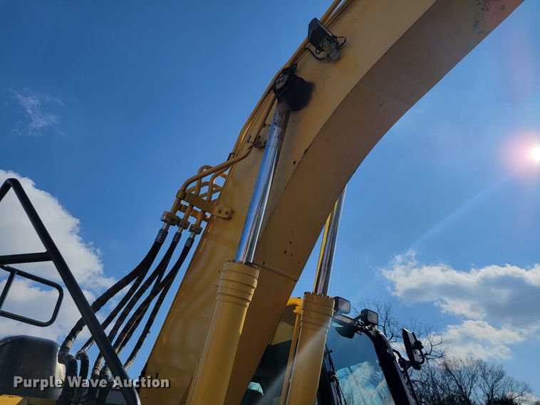 image for item KB9940 2018 Komatsu PC238USLC-11  excavator